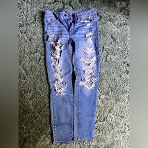 Distressed skinny jeans